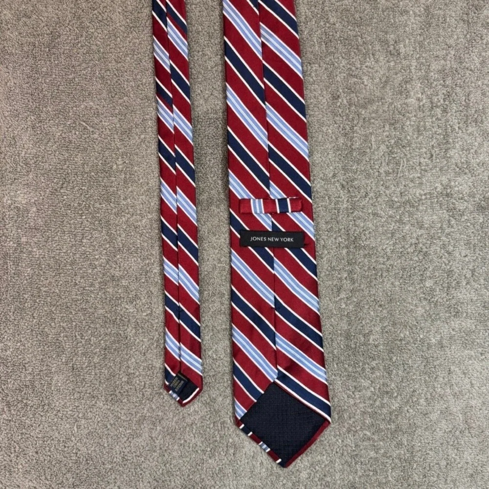 Jones New York Mens Silk Necktie Red Navy Blue Light Blue Striped RN121148